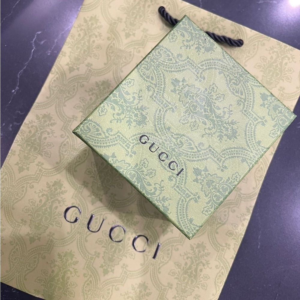 New Green & Red Gucci Watch - Picture 9 of 9